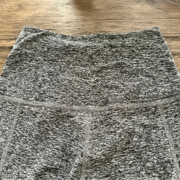 Beyond Yoga size Small Hi Waist Gray Mesh side leggings pants Soft Workout 7/8 - Picture 6 of 8